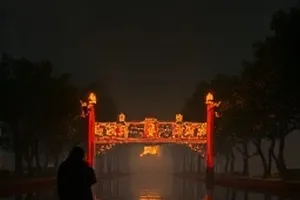 青春剧半格胶片剧照：暗房冲洗照片