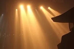 纪录短片末班渡轮剧照：夜间渡轮靠岸